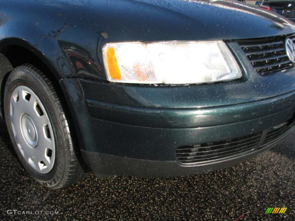 1999 Passat GLS Sedan - Royal Green Pearl / Grey photo #2