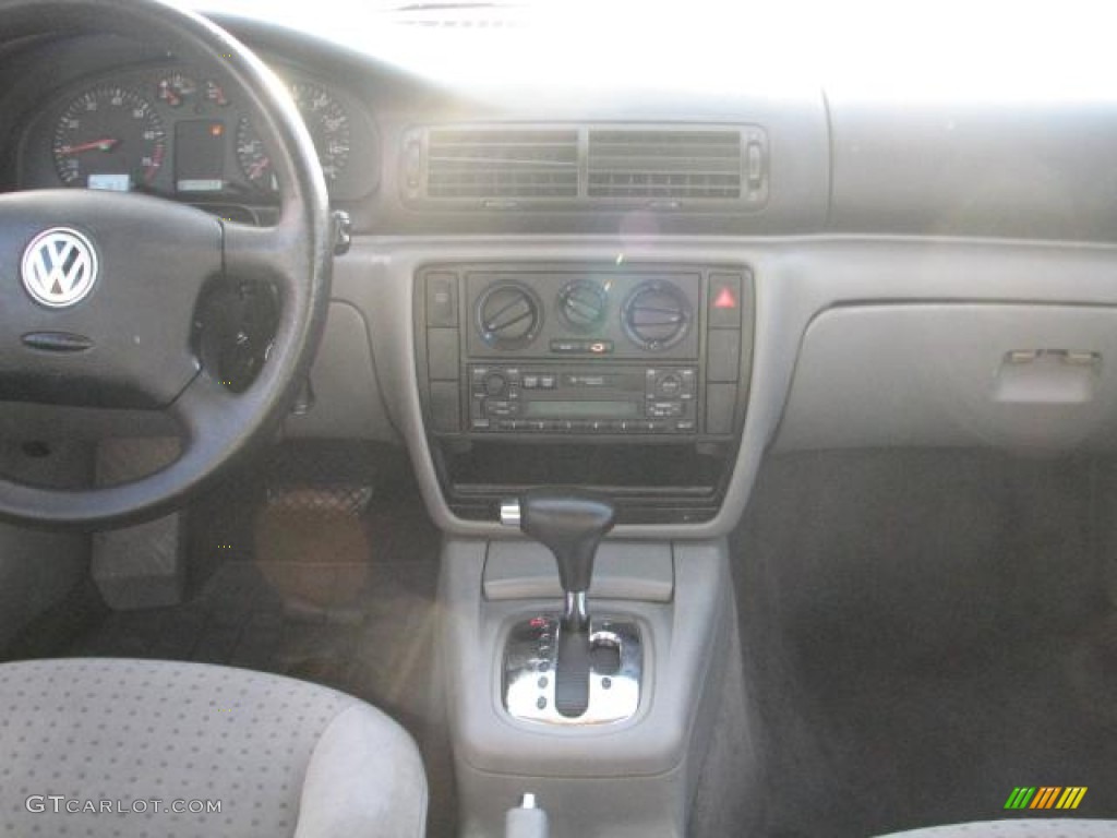 1999 Passat GLS Sedan - Royal Green Pearl / Grey photo #14