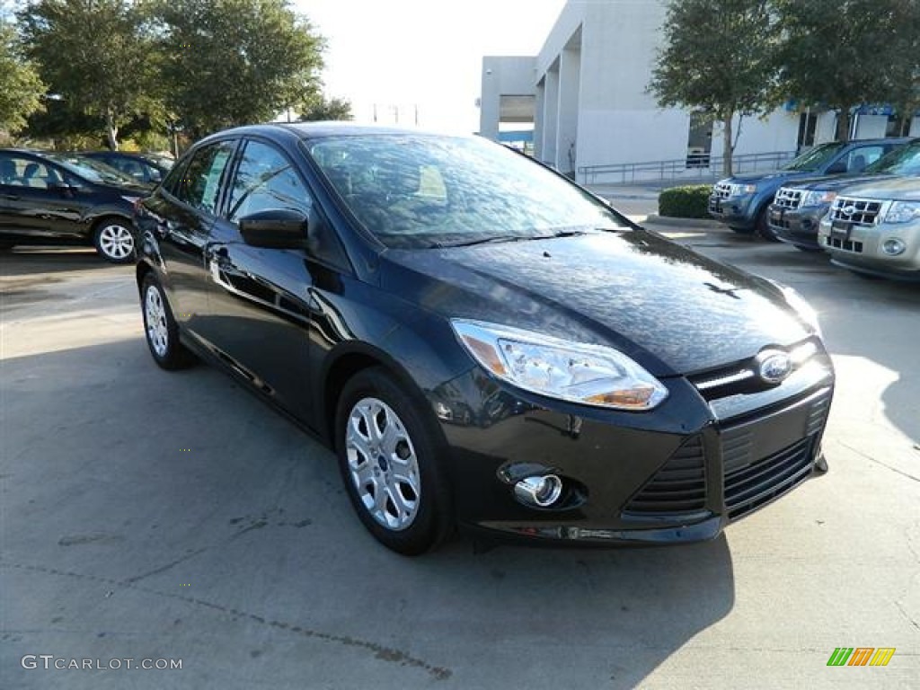 2012 Focus SE Sedan - Tuxedo Black Metallic / Charcoal Black photo #3