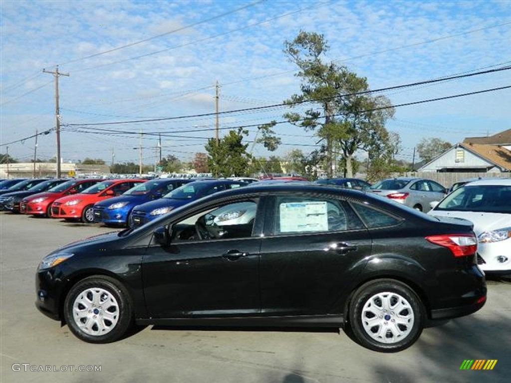 2012 Focus SE Sedan - Tuxedo Black Metallic / Charcoal Black photo #8