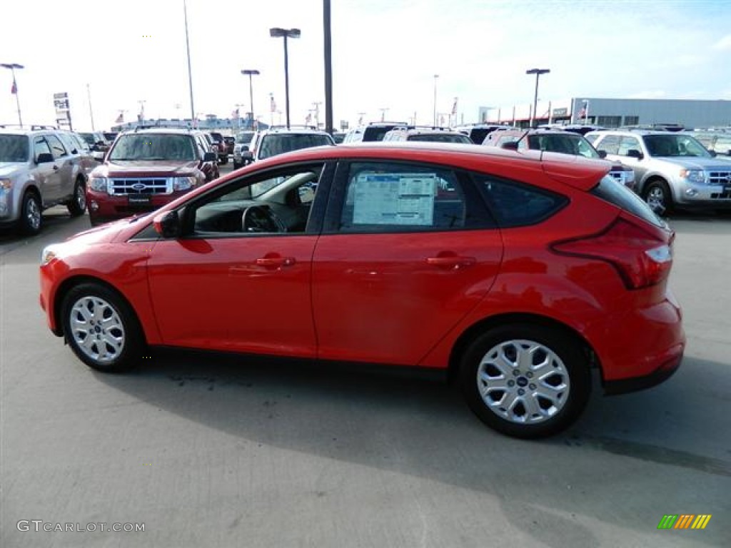 2012 Focus SE 5-Door - Race Red / Charcoal Black photo #8