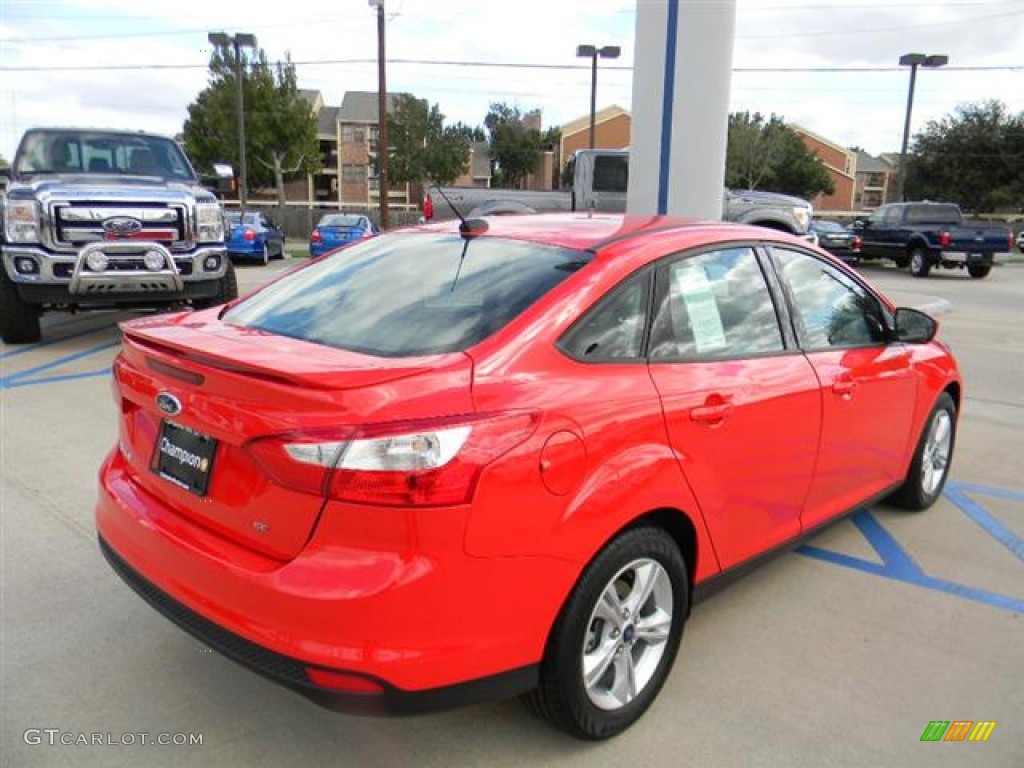 2012 Focus SE Sport Sedan - Race Red / Two-Tone Sport photo #5