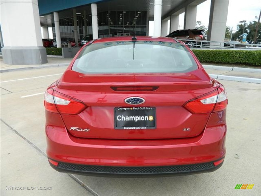 2012 Focus SE Sedan - Red Candy Metallic / Charcoal Black photo #6