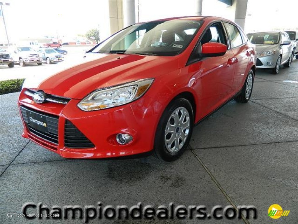 2012 Focus SE Sedan - Race Red / Charcoal Black photo #1