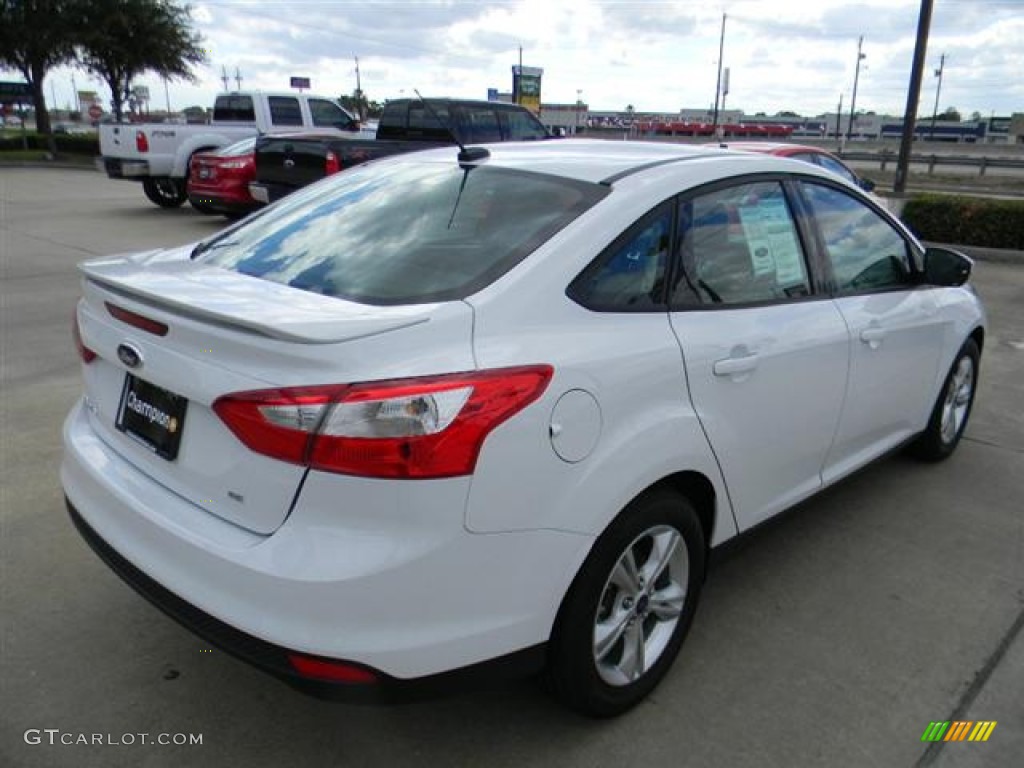 2012 Focus SE Sport Sedan - Oxford White / Two-Tone Sport photo #5