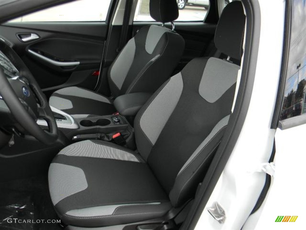 2012 Focus SE Sport Sedan - Oxford White / Two-Tone Sport photo #11