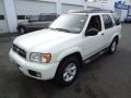 Glacier Pearl 2004 Nissan Pathfinder SE 4x4 Exterior