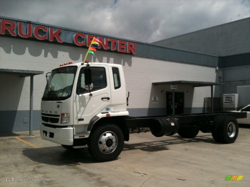 Natural White 2010 Mitsubishi Fuso FM330 Regular Cab Chassis Exterior Photo #58164548