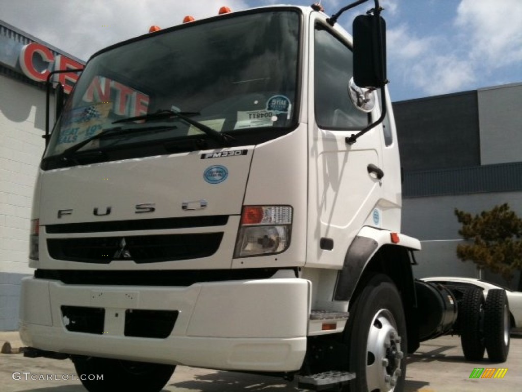 2010 Mitsubishi Fuso FM330 Regular Cab Chassis Exterior Photos
