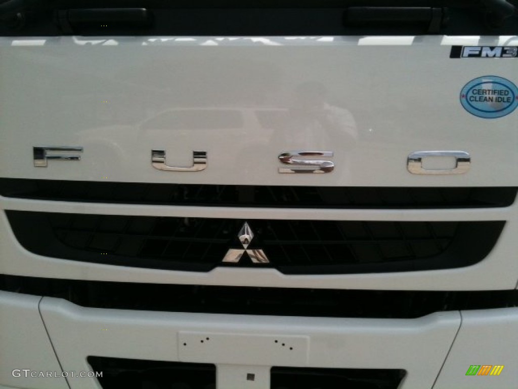 2010 Mitsubishi Fuso FM330 Regular Cab Chassis Marks and Logos Photos
