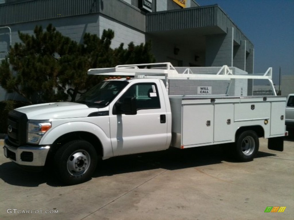 2011 F350 Super Duty XL Regular Cab Chassis Commercial - Oxford White / Steel photo #1