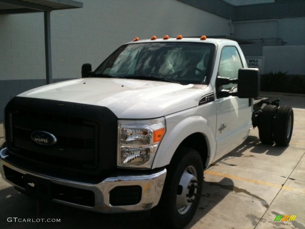 2011 F350 Super Duty XL Regular Cab Chassis - Oxford White / Steel photo #1
