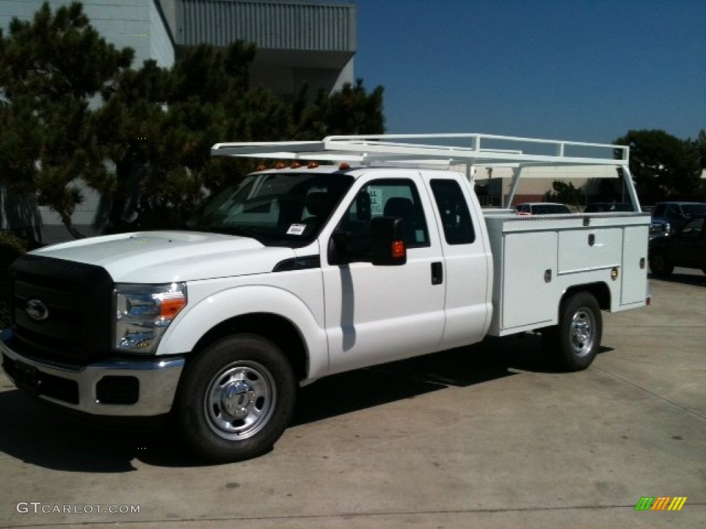 2011 F350 Super Duty XL SuperCab Chassis - Oxford White / Steel photo #1