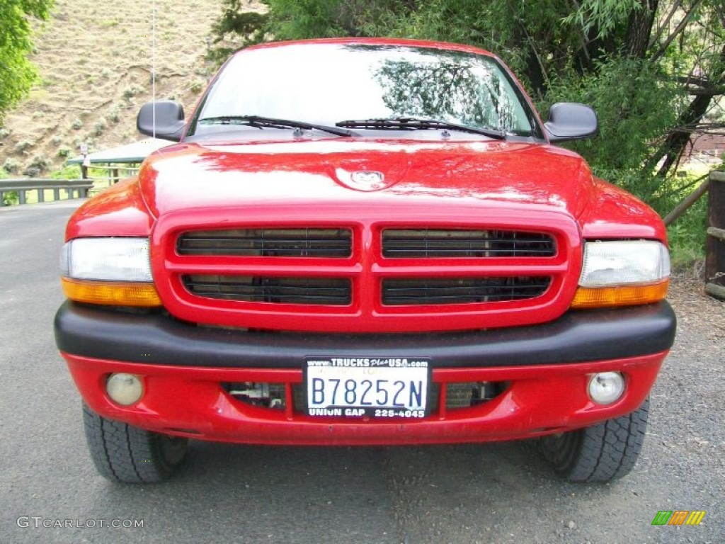 2003 Dakota Sport Quad Cab 4x4 - Flame Red / Dark Slate Gray photo #2