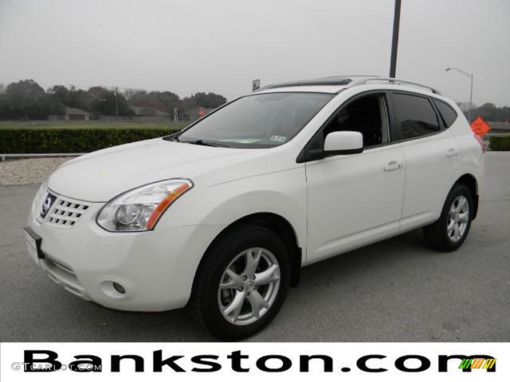 Phantom White Nissan Rogue