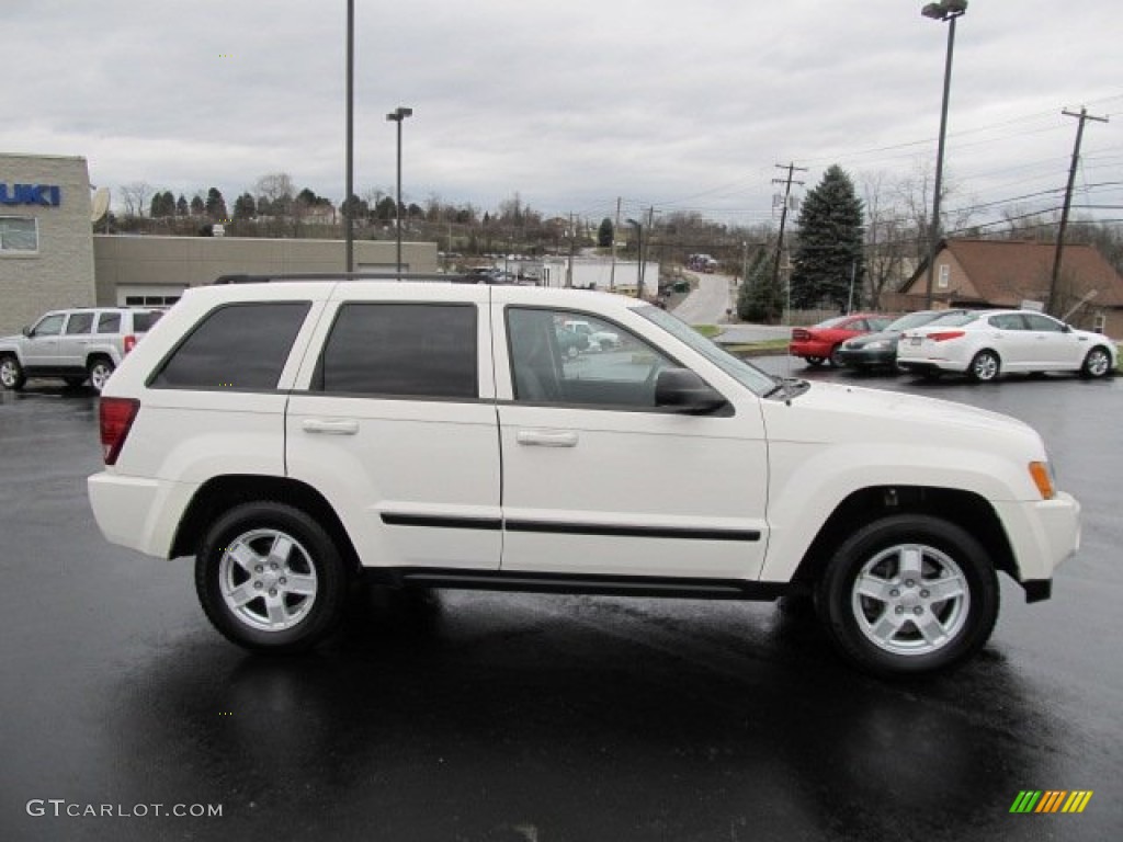 2007 Grand Cherokee Laredo 4x4 - Stone White / Medium Slate Gray photo #2