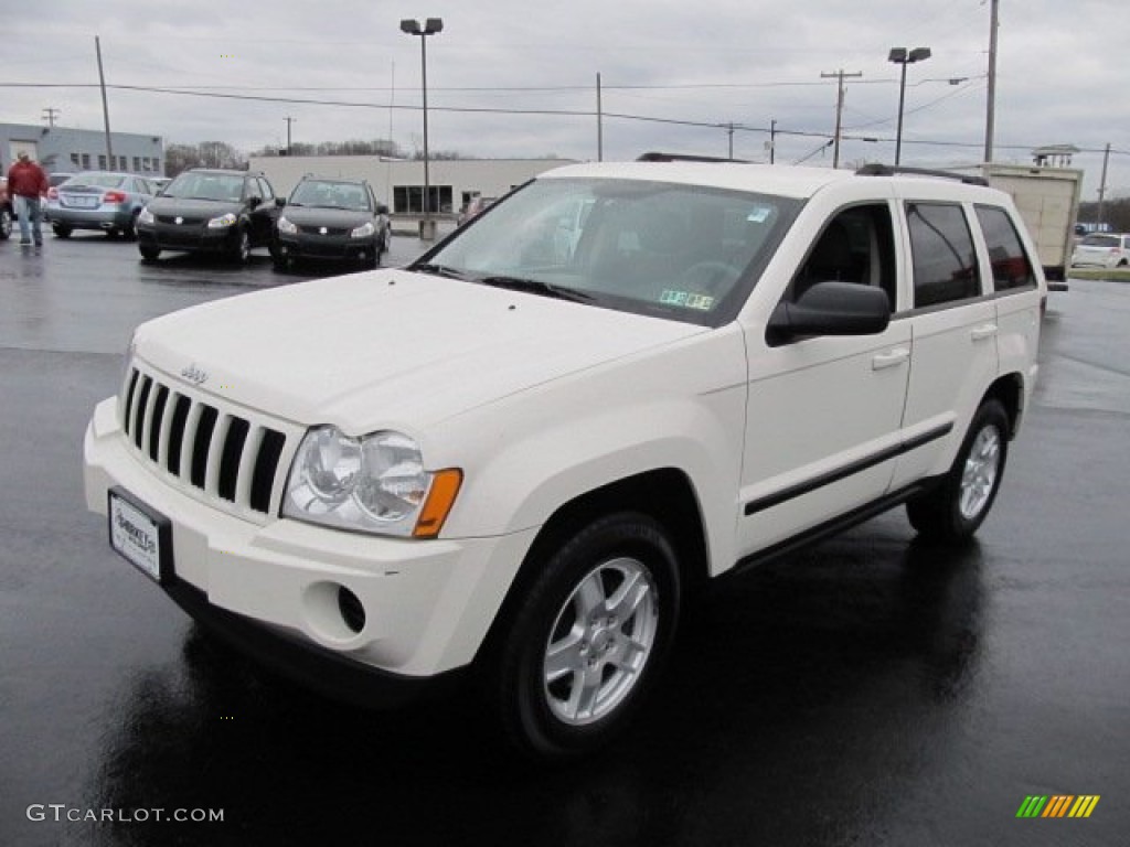 2007 Grand Cherokee Laredo 4x4 - Stone White / Medium Slate Gray photo #6