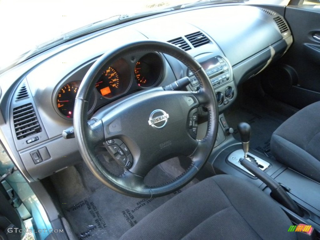 2002 Nissan Altima 3.5 SE Interior Color Photos