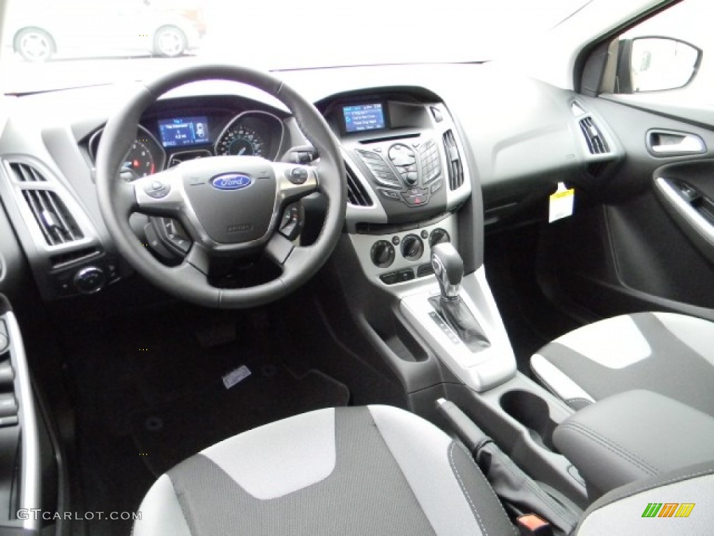 Two-Tone Sport Interior 2012 Ford Focus SE Sport 5-Door Photo #58191006