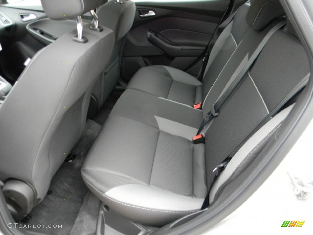 2012 Focus SE 5-Door - Ingot Silver Metallic / Charcoal Black photo #7