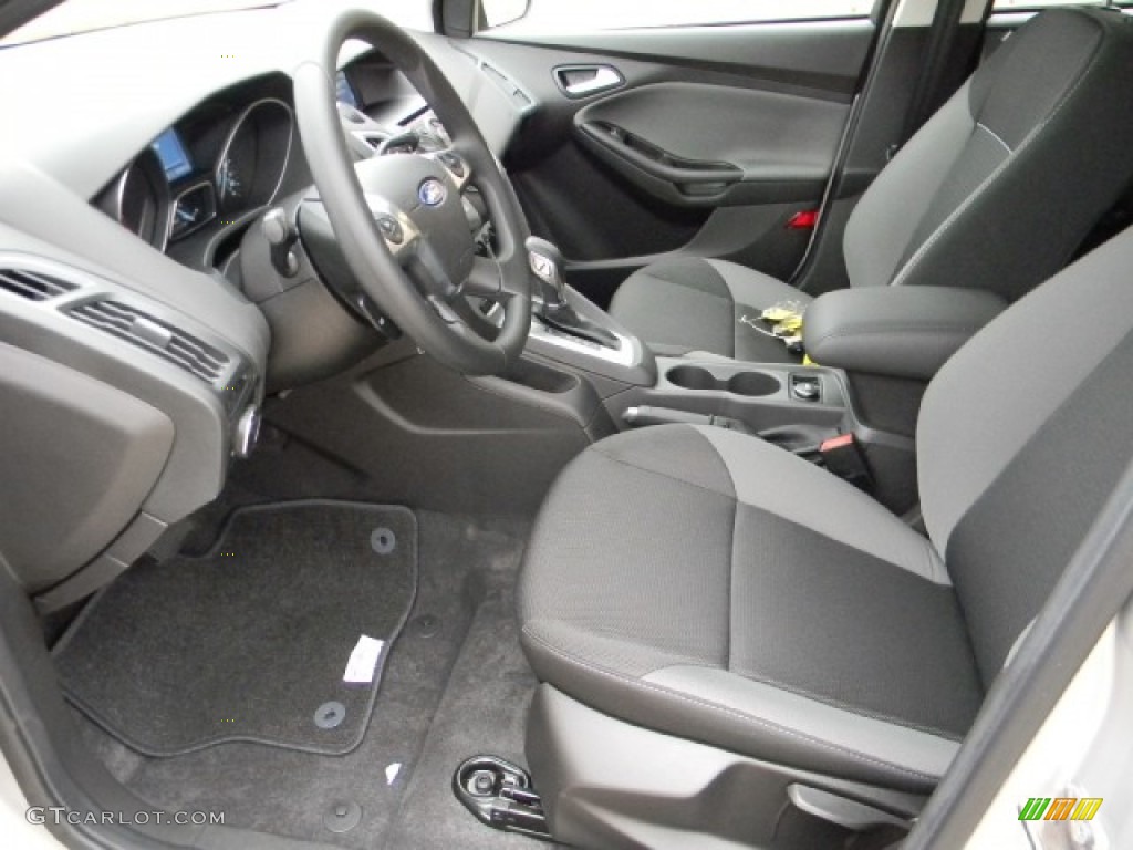 2012 Focus SE 5-Door - Ingot Silver Metallic / Charcoal Black photo #9