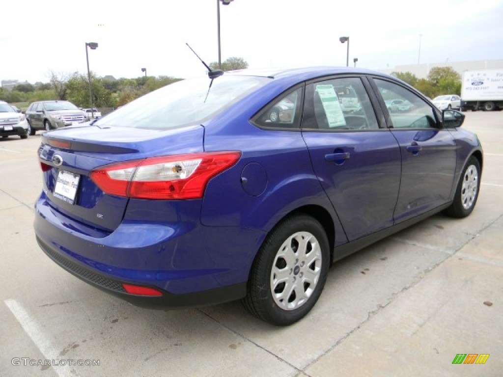 2012 Focus SE Sedan - Sonic Blue Metallic / Charcoal Black photo #3
