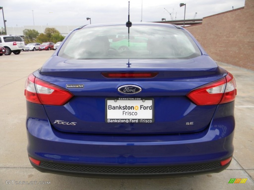 2012 Focus SE Sedan - Sonic Blue Metallic / Charcoal Black photo #4