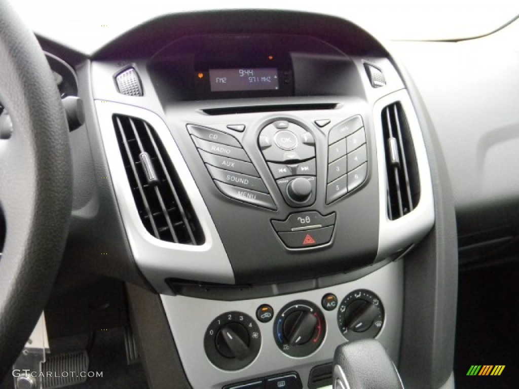 2012 Focus SE Sedan - Sonic Blue Metallic / Charcoal Black photo #10