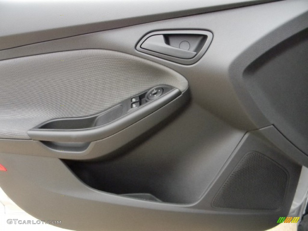 2012 Focus S Sedan - Ingot Silver Metallic / Charcoal Black photo #12