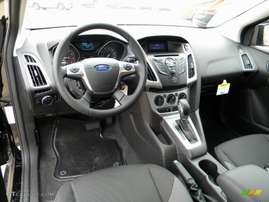 2012 Focus SE 5-Door - Black / Charcoal Black photo #9