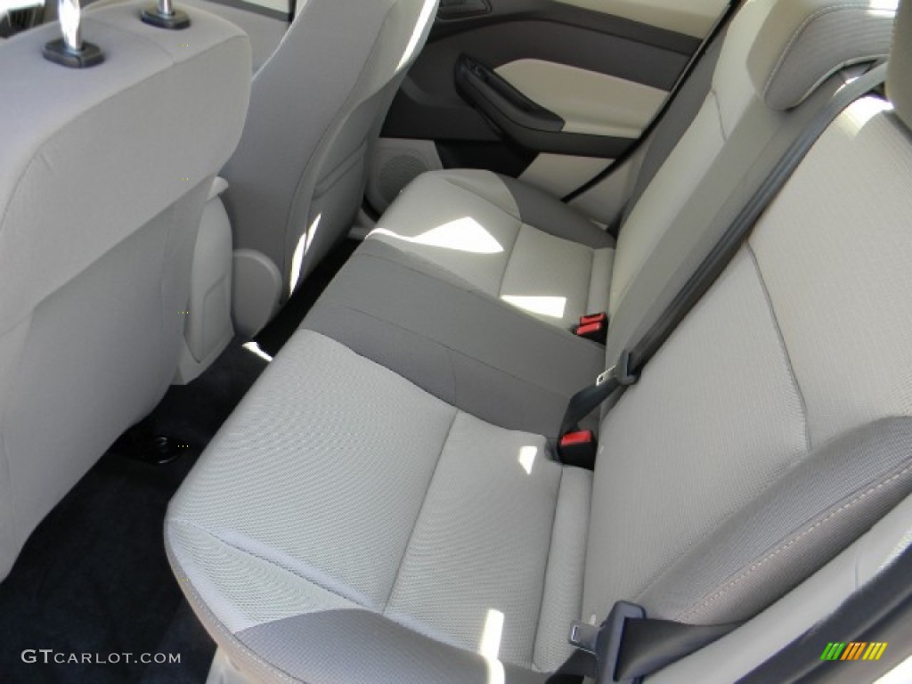 2012 Focus SE Sedan - Oxford White / Stone photo #7