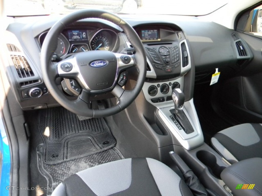 2012 Ford Focus SE Sport Sedan Two-Tone Sport Dashboard Photo #58192593