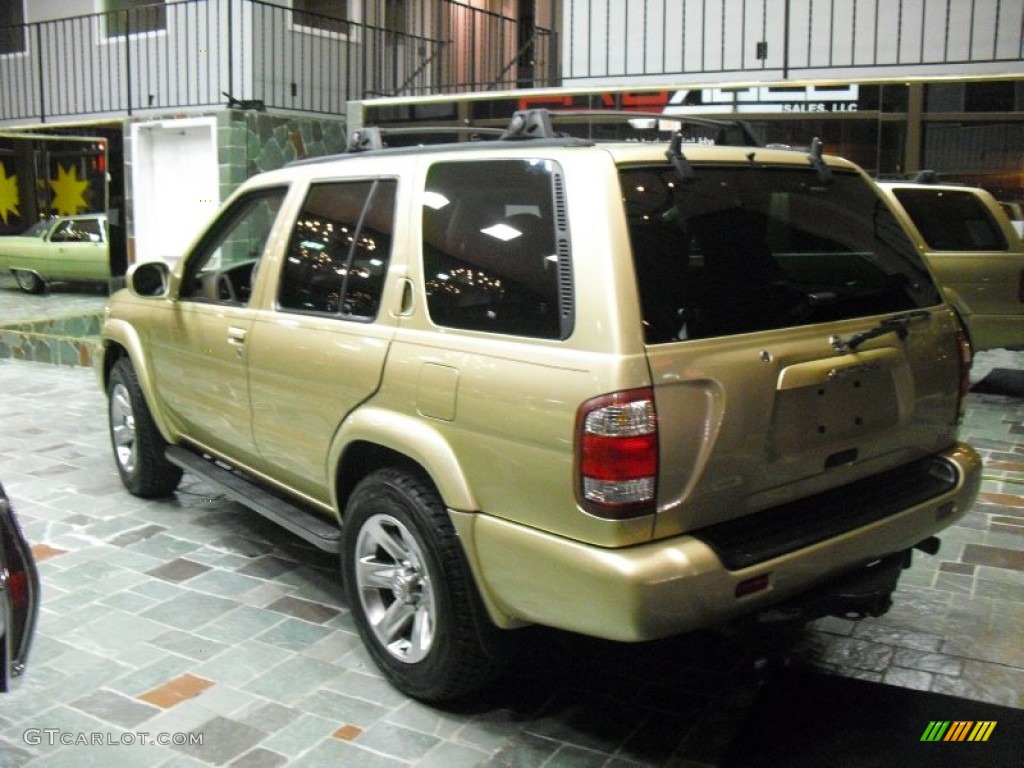 2004 Pathfinder LE Platinum 4x4 - Luminous Gold Metallic / Beige photo #3