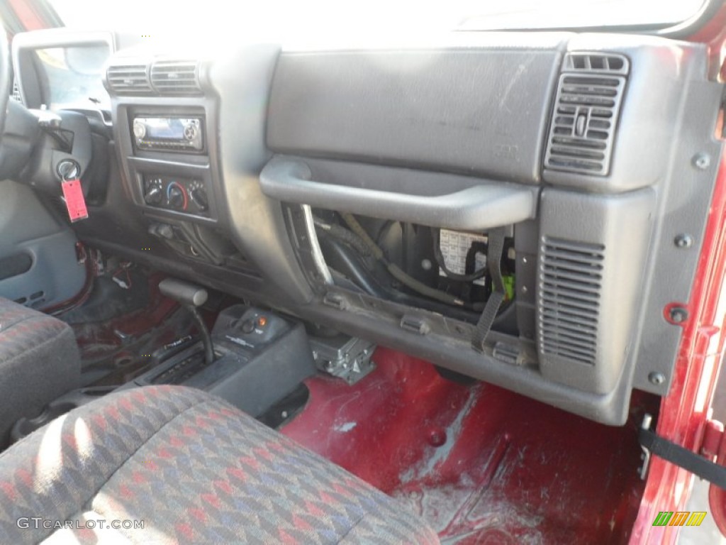 1999 Wrangler SE 4x4 - Chili Pepper Red Pearlcoat / Agate photo #18