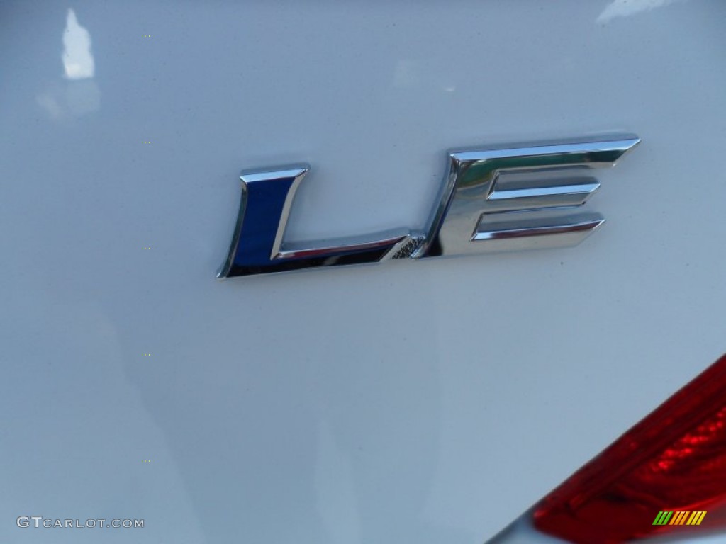 2012 Camry LE - Super White / Ash photo #16