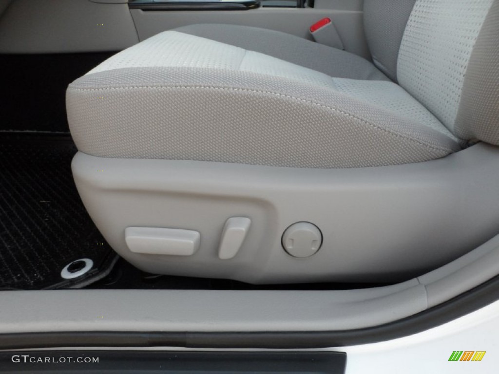 2012 Camry LE - Super White / Ash photo #25
