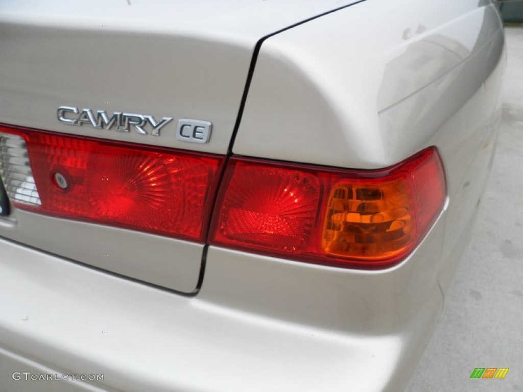 2000 Camry CE - Cashmere Beige Metallic / Oak photo #16