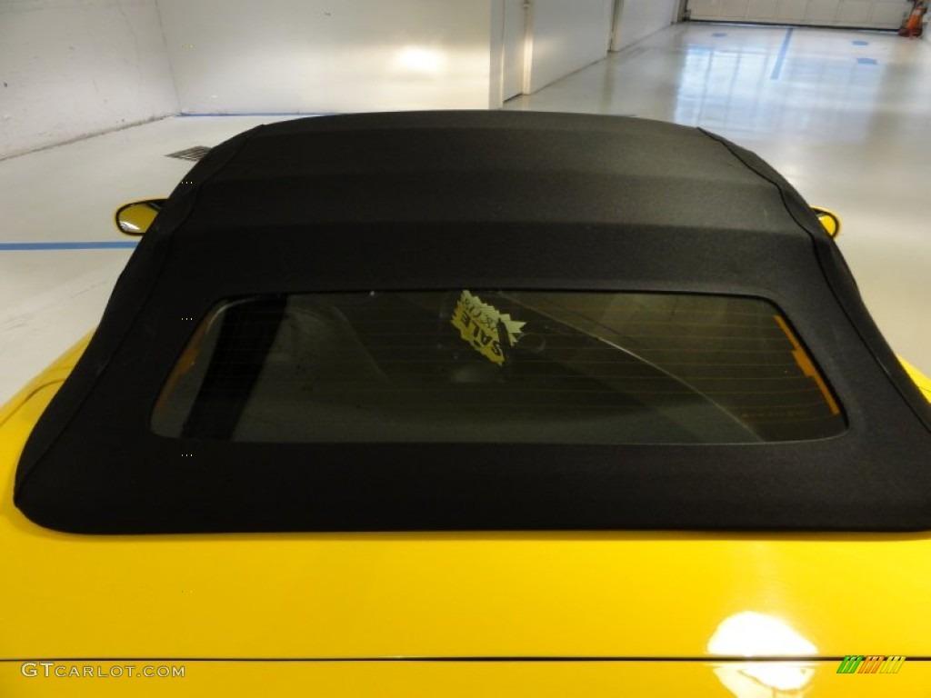 2004 Corvette Convertible - Millenium Yellow / Black photo #28