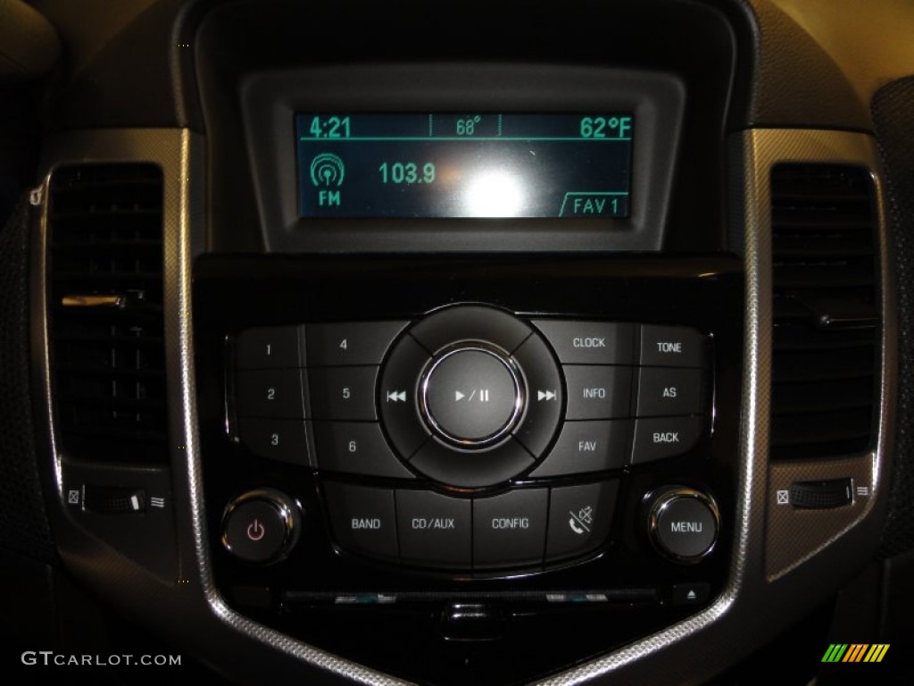 2011 Chevrolet Cruze LTZ/RS Controls Photo #58211314