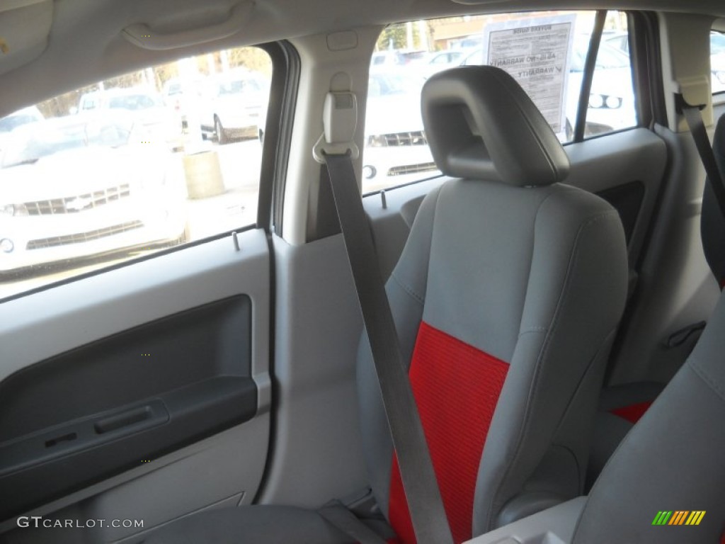 2007 Caliber SXT - Bright Silver Metallic / Pastel Slate Gray/Red photo #10