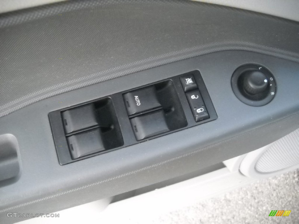 2007 Caliber SXT - Bright Silver Metallic / Pastel Slate Gray/Red photo #16