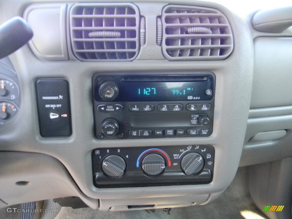 2002 S10 LS Extended Cab - Dark Cherry Red Metallic / Graphite photo #11