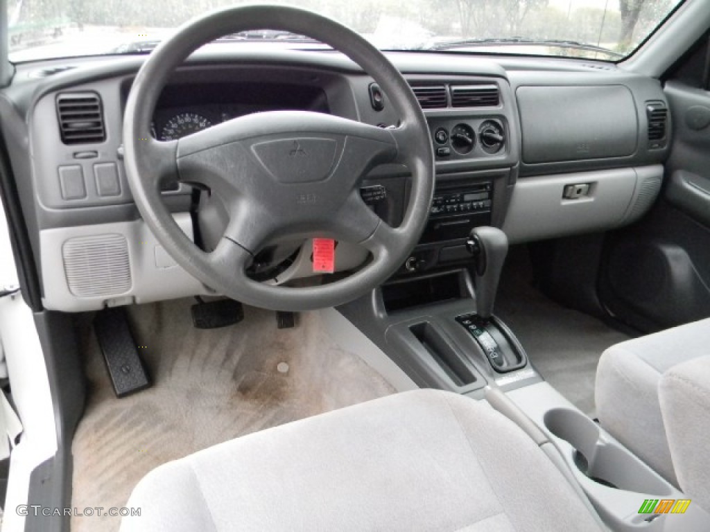 2001 Mitsubishi Montero Sport ES Interior Color Photos