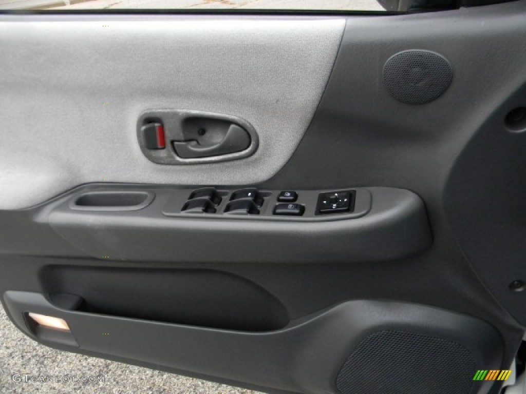 2001 Montero Sport ES - Alpine White / Gray photo #12
