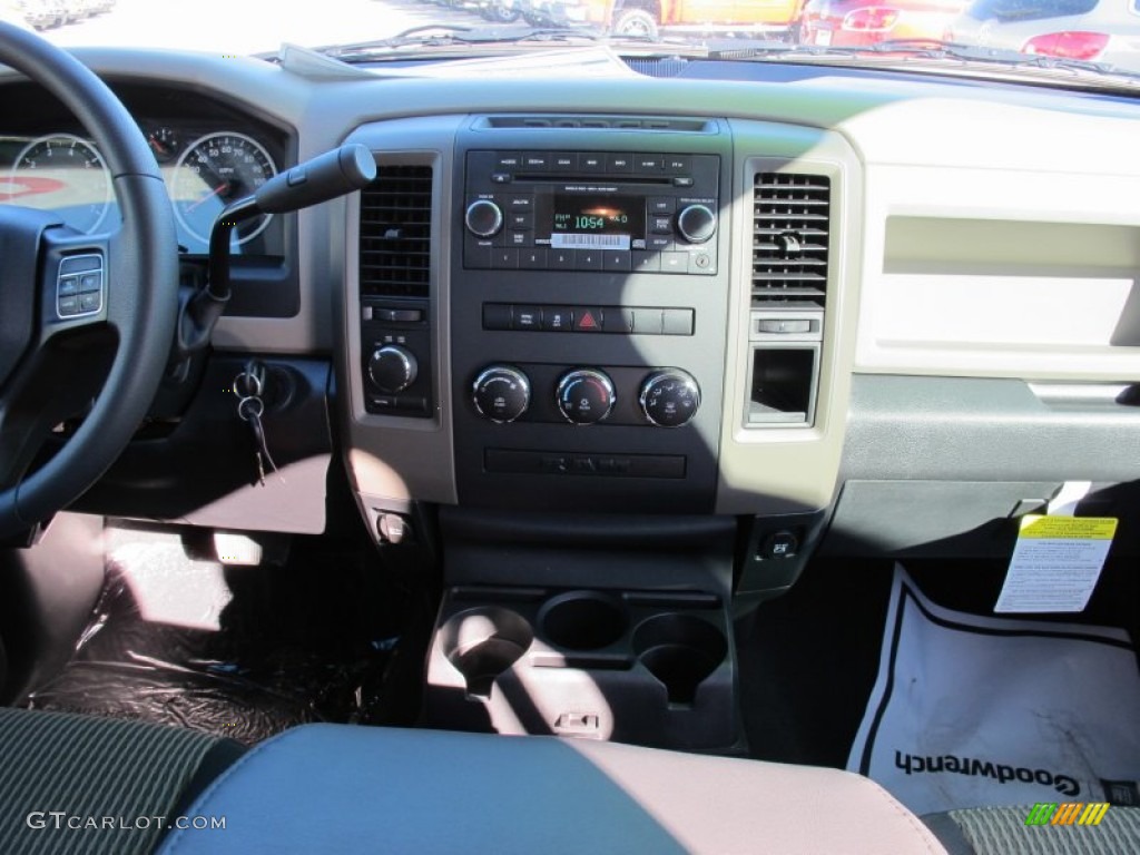 2012 Ram 1500 ST Quad Cab 4x4 - Bright White / Dark Slate Gray/Medium Graystone photo #17