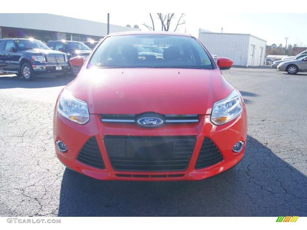 2012 Focus SE Sport 5-Door - Race Red / Two-Tone Sport photo #7