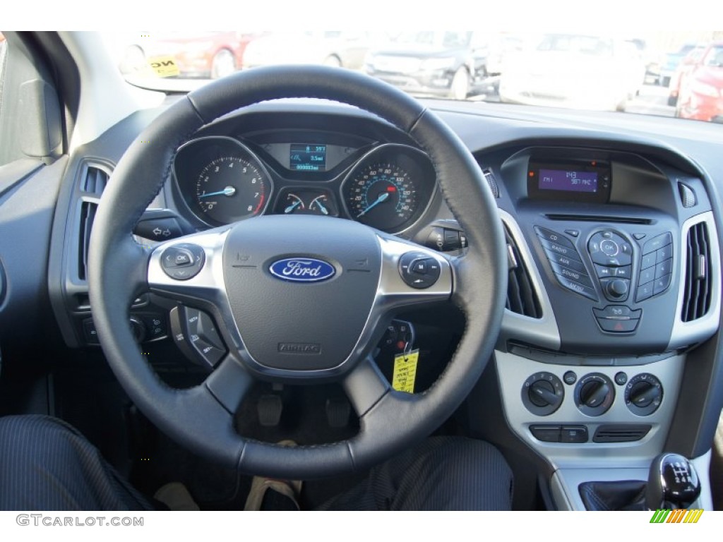 2012 Ford Focus SE Sport 5-Door Two-Tone Sport Dashboard Photo #58231070