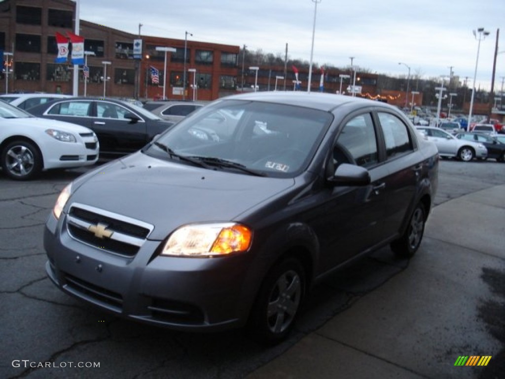 2010 Aveo LT Sedan - Medium Gray / Charcoal photo #4