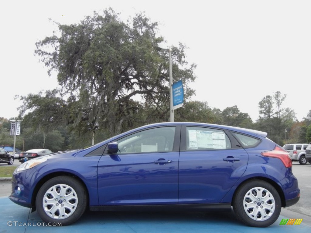 2012 Focus SE 5-Door - Sonic Blue Metallic / Charcoal Black photo #2