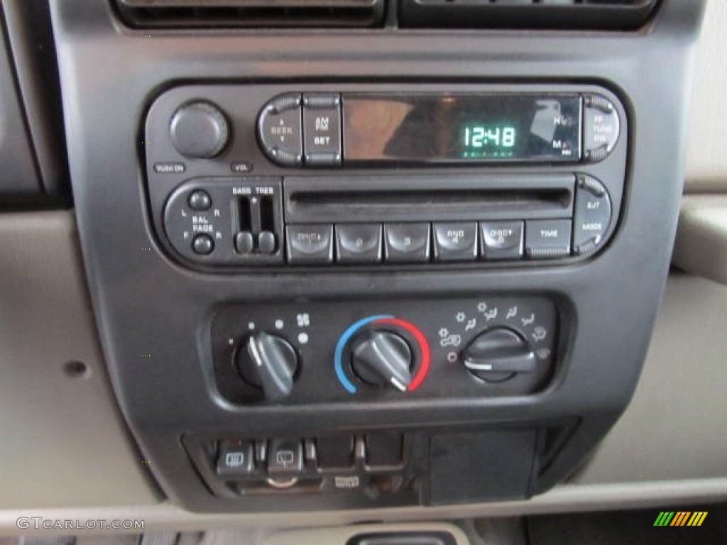 2004 Wrangler X 4x4 - Light Khaki Metallic / Khaki photo #11
